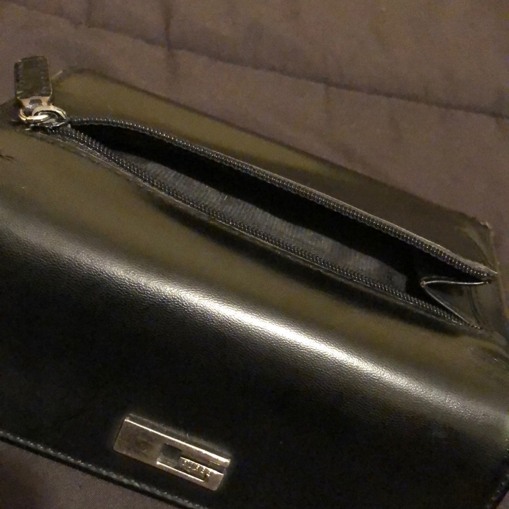 Guess Wallet - Picture 7 of 14